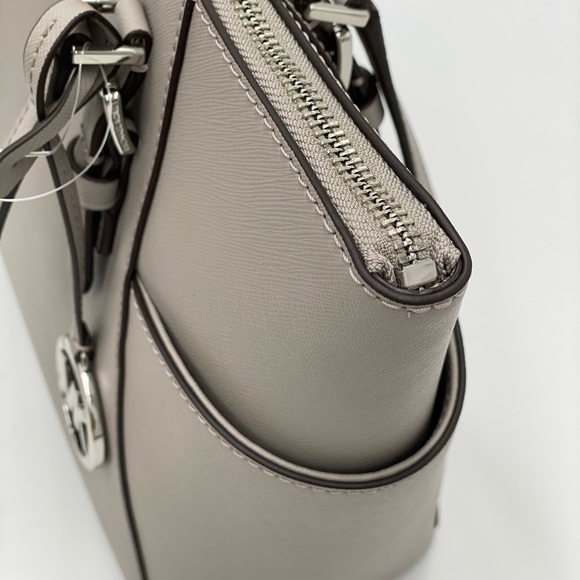 MICHAEL KORS CHARLOTTE LARGE TZ TOTE PEARL GREY - Picture 13 of 16